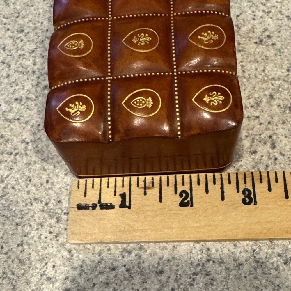 Brown Leather trincket Box with Gold Accents - Picture 9 of 9